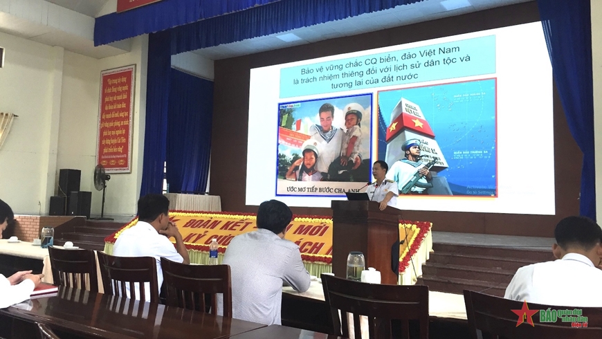 Lan tỏa tình yêu biển, đảo đến với đồng bào Tây Nguyên
