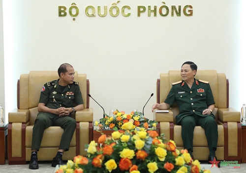 Thiếu tướng Phạm Trường Sơn tiếp đoàn Cục Tác chiến, Bộ Tổng Tư lệnh Quân đội Hoàng gia Campuchia