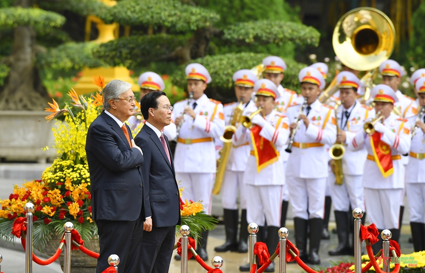 Chủ tịch nước Võ Văn Thưởng chủ trì Lễ đón và hội đàm với Tổng thống Kazakhstan