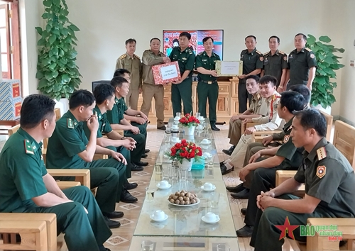 Thắt chặt tình hữu nghị giữa lực lượng bảo vệ biên giới Việt Nam và Lào
