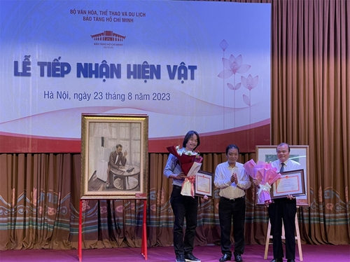 Bảo tàng Hồ Chí Minh tiếp nhận 3 tác phẩm tranh về Bác Hồ của họa sĩ Văn Giáo