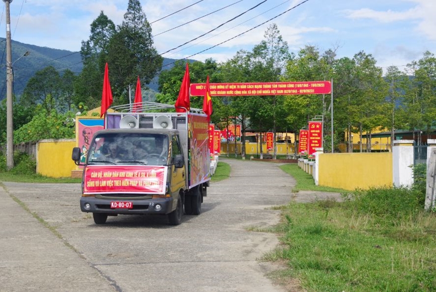 Đưa pháp luật đến với bà con vùng biên xứ Huế