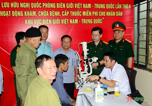 Tổ chức khám bệnh, cấp thuốc miễn phí cho đồng bào dân tộc khu vực biên giới huyện Mường Khương