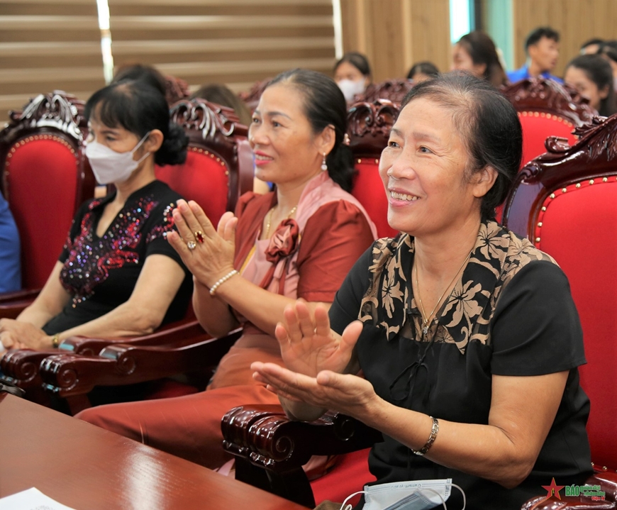 Hỗ trợ người cao tuổi phòng, chống thông tin xấu độc trên không gian mạng