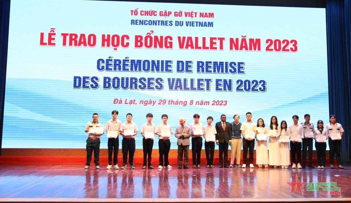 155 học sinh, sinh viên khu vực Tây Nguyên và Nam Trung Bộ nhận học bổng Vallet