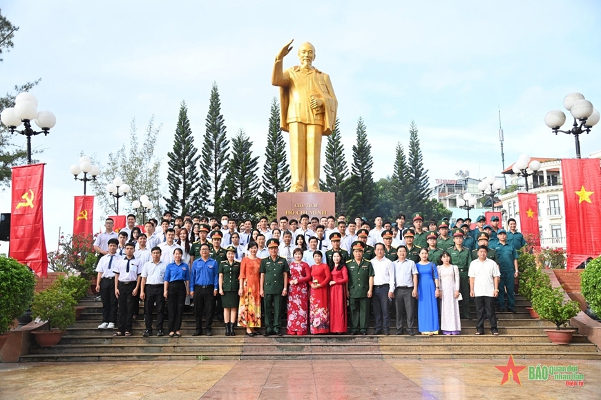 Cần Thơ tuyên dương 98 thí sinh trúng tuyển các trường trong và ngoài quân đội