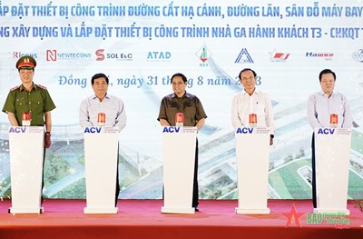 ファム・ミン・チン首相、空港パッケージの建設開始を命令