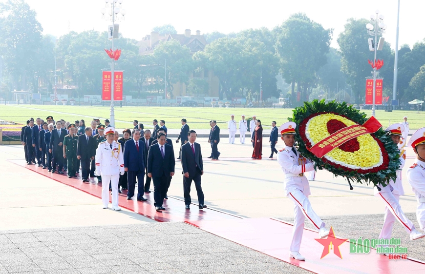 Lãnh đạo Đảng, Nhà nước, Quân ủy Trung ương, Bộ Quốc phòng vào Lăng viếng Chủ tịch Hồ Chí Minh
