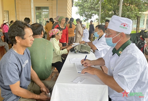 Bộ đội Biên phòng tỉnh Gia Lai khám bệnh, cấp thuốc miễn phí cho hơn 700 người dân biên giới