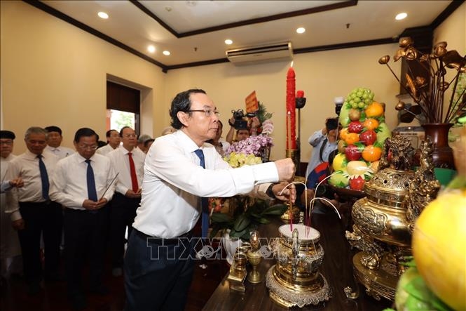 Lãnh đạo TP Hồ Chí Minh dâng hương tưởng niệm Chủ tịch Hồ Chí Minh nhân dịp Quốc khánh 2-9