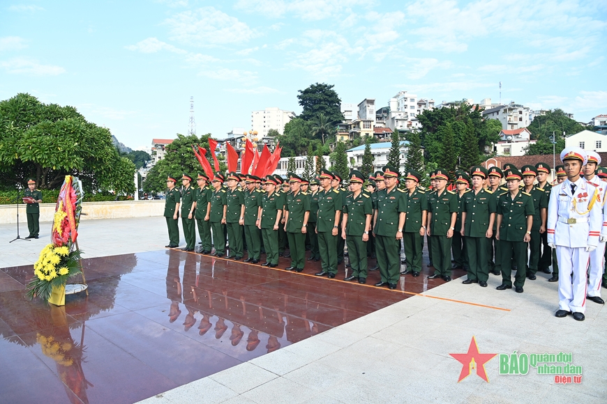 Tưởng niệm, tri ân Chủ tịch Hồ Chí Minh và các Anh hùng liệt sĩ