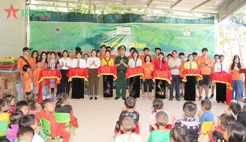 BĐBP tỉnh Sơn La: Trao phòng học tặng học sinh vùng biên giới
