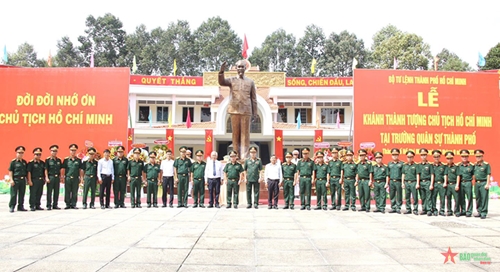 Bộ tư lệnh TP Hồ Chí Minh khánh thành tượng Chủ tịch Hồ Chí Minh