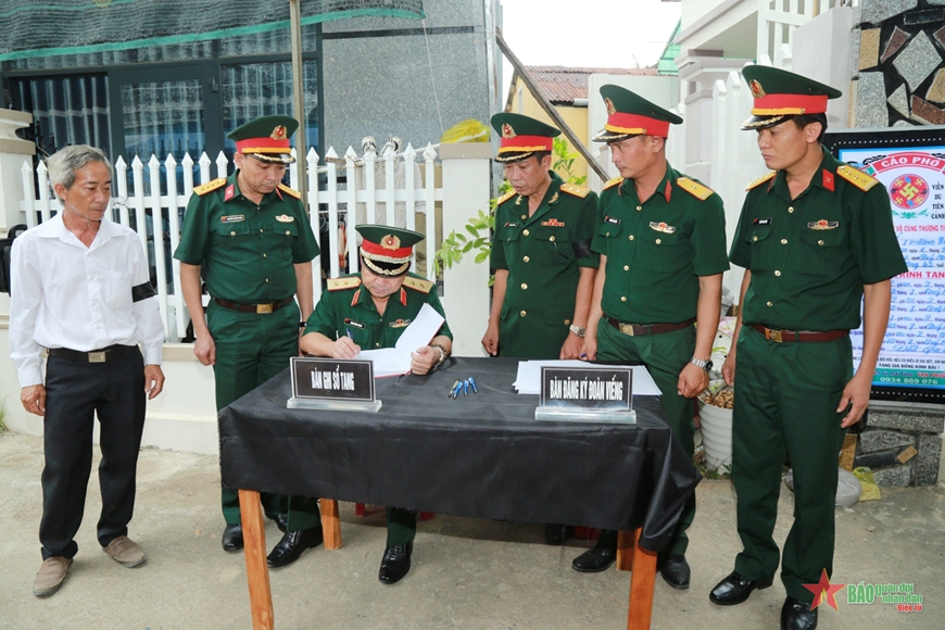 Trung tá Trương Hồng Kỳ - Vì nhân dân quên mình