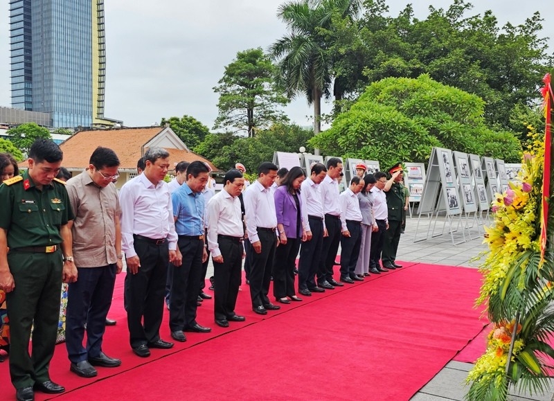 Phó chủ tịch nước Võ Thị Ánh Xuân tưởng niệm Chủ tịch Hồ Chí Minh