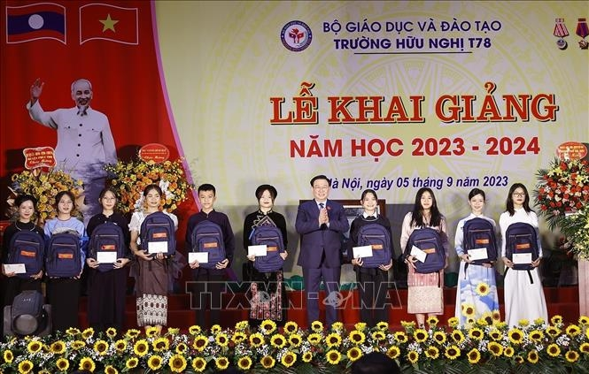 Chủ tịch Quốc hội Vương Đình Huệ dự khai giảng năm học mới tại Trường Hữu Nghị T78