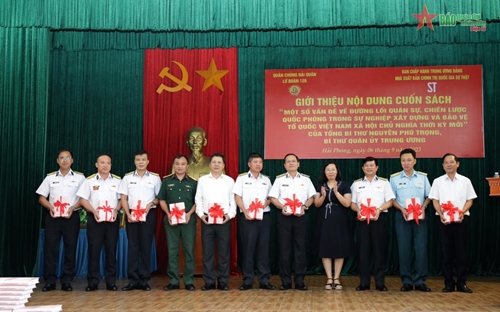 Giới thiệu sách của Tổng Bí thư Nguyễn Phú Trọng tại Lữ đoàn Đặc công Hải quân 126