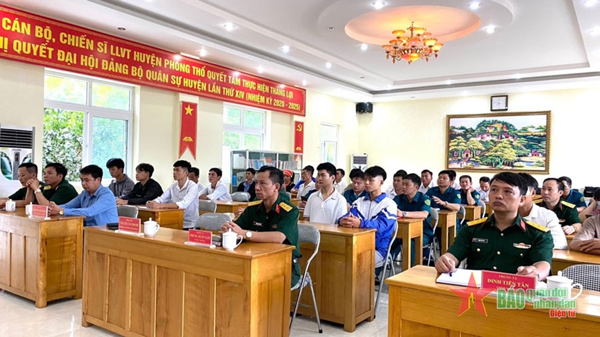 Lai Châu: Gặp mặt biểu dương thí sinh trúng tuyển vào các học viện, trường sĩ quan trong quân đội năm 2023