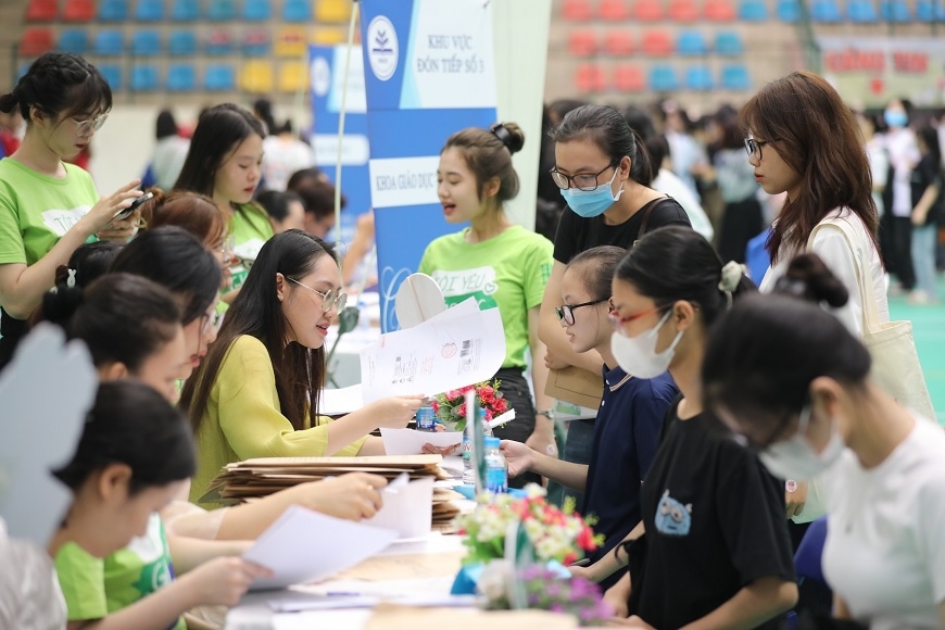 Tân sinh viên K73 - Trường Đại học Sư phạm Hà Nội hân hoan nhập học