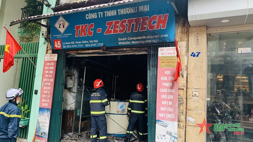 Kịp thời dập tắt vụ cháy cửa hàng bán linh kiện điện tử ở đường Lý Nam Đế, Hoàn Kiếm, Hà Nội