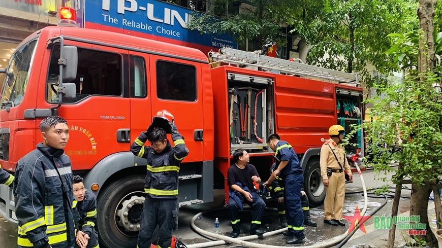 Kịp thời dập tắt vụ cháy cửa hàng bán linh kiện điện tử ở đường Lý Nam Đế, Hoàn Kiếm, Hà Nội