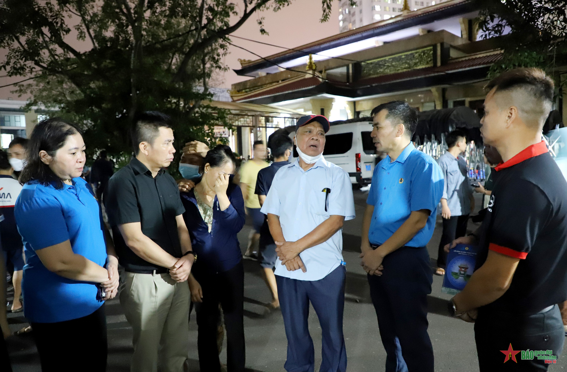 Liên đoàn lao động thành phố Hà Nội trao hỗ trợ gia đình người lao động bị nạn trong vụ cháy chung cư mini​