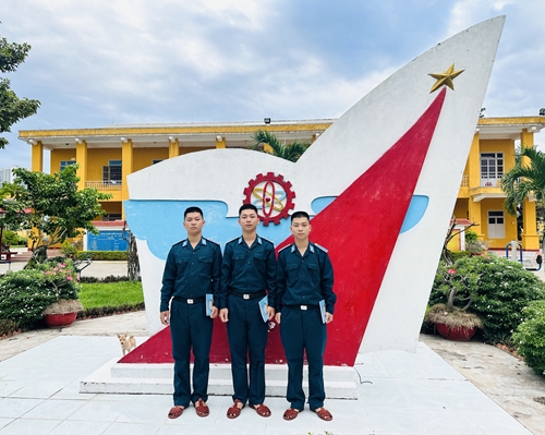 Chinh phục Trường Sĩ quan Không quân của 3 anh em sinh ba​