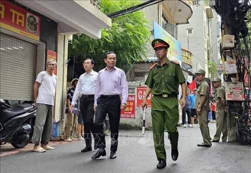Phó thủ tướng Trần Lưu Quang đến hiện trường chỉ đạo khắc phục hậu quả Vụ cháy chung cư mini ở Thanh Xuân