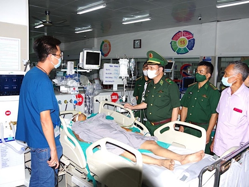 Nỗ lực cứu chữa quân nhân BĐBP bị thương nặng trong vụ cháy chung cư ở Hà Nội