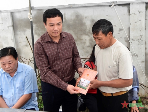 Thăm hỏi, động viên gia đình các nạn nhân người Hải Dương tử vong trong vụ cháy chung cư mini tại Hà Nội