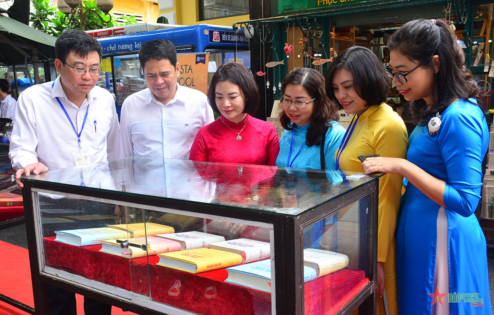 Triển lãm sách về Chủ tịch Hồ Chí Minh và các lãnh đạo Đảng, cách mạng Việt Nam qua các thời kỳ 