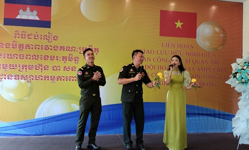 Đoàn sĩ quan trẻ Quân đội Hoàng gia Campuchia giao lưu tại Tổng công ty Ba Son

