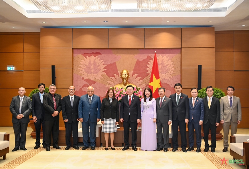 Chủ tịch Quốc hội Vương Đình Huệ tiếp Phó chủ tịch Quốc hội Cuba Ana Maria Mari Machado