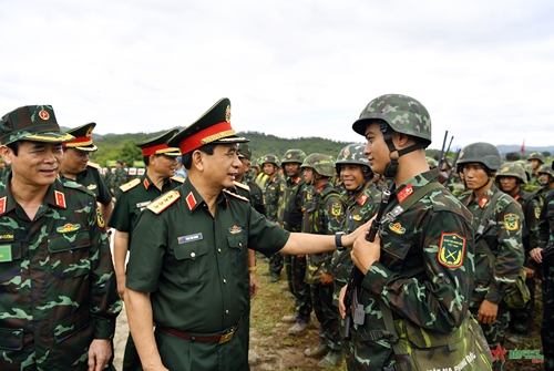 Đại tướng Phan Văn Giang chỉ đạo thực binh bắn đạn thật tại Trường bắn Quốc gia khu vực 1