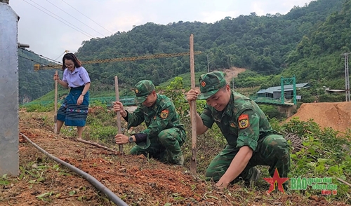 Điện Biên:Tết “Hoa mào gà” ở Pa Thơm