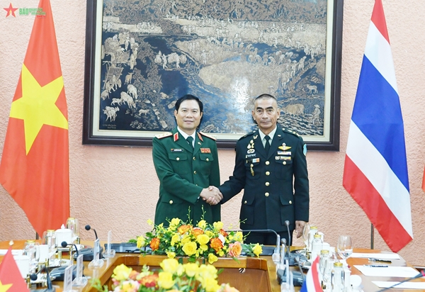 Thượng tướng Nguyễn Tân Cương hội đàm với Tư lệnh Lực lượng Quốc phòng Thái Lan