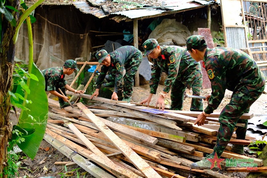 Nghĩa tình bộ đội ở biên giới Tây Nam