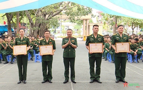 Trung tướng Lê Quang Minh dự Lễ khai giảng tại Trường Đại học Văn hóa Nghệ thuật Quân đội 

