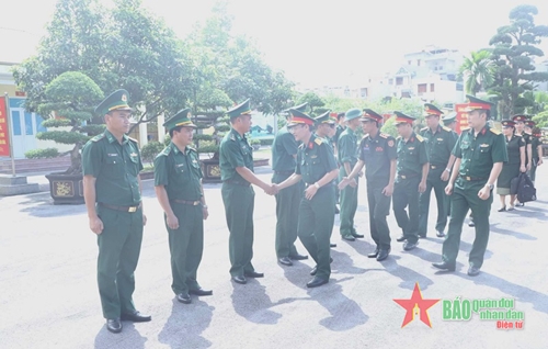 Đoàn cán bộ Báo Quân đội nhân dân Lào thăm, làm việc với các đơn vị Biên phòng tỉnh Quảng Ninh