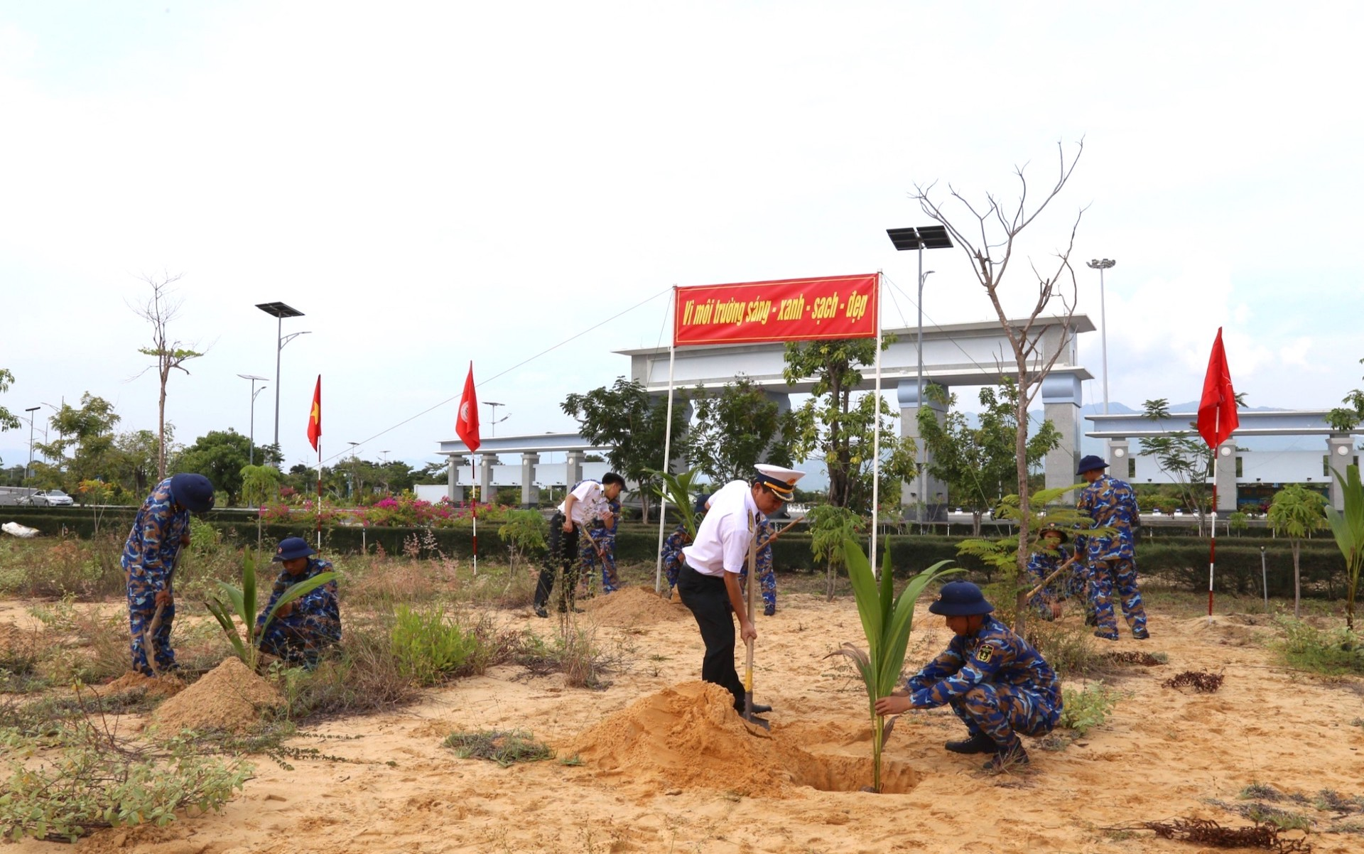 Tuổi trẻ Vùng 4 Hải quân tích cực tham gia hoạt động tình nguyện