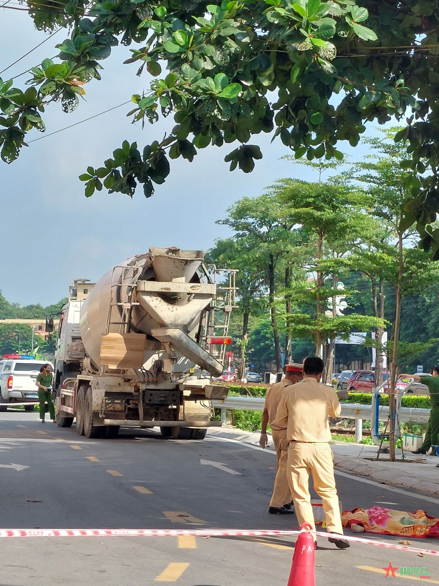 Việt Trì, Phú Thọ: Cháu bé 10 tuổi tử vong thương tâm dưới gầm xe trộn bê tông