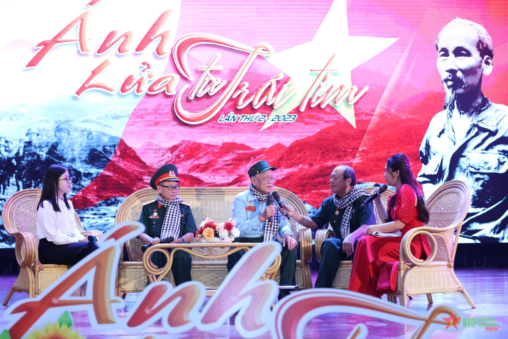 Lắng đọng chương trình giao lưu nghệ thuật “Ánh lửa từ trái tim”