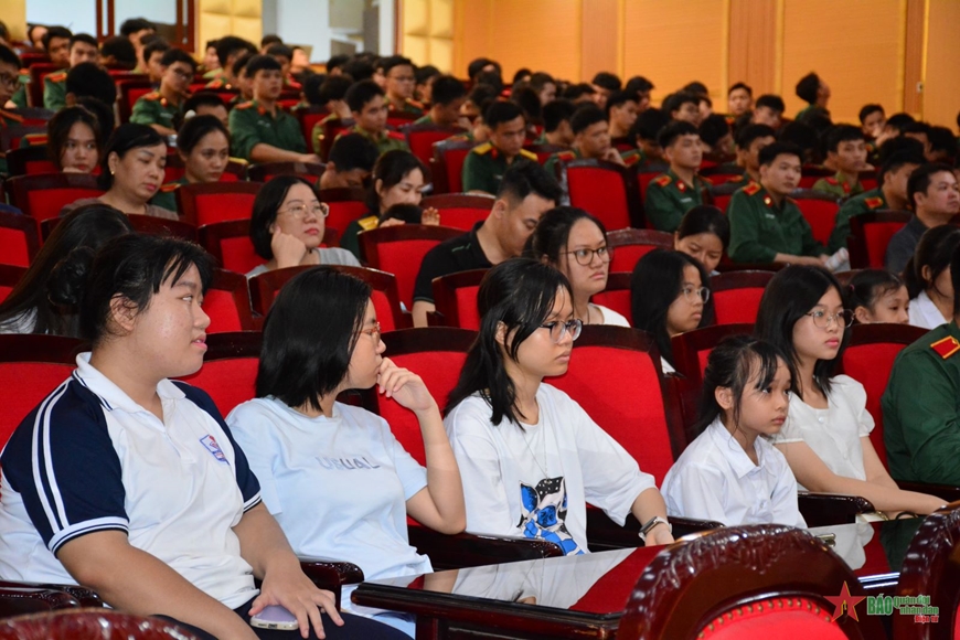 Học viện Quân y gặp mặt, tặng quà các cháu học sinh nhân dịp Tết Trung thu 2023