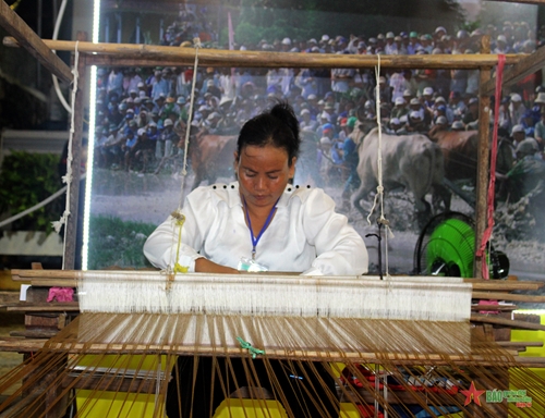 An Giang giữ gìn nghề dệt thổ cẩm của đồng bào Khmer