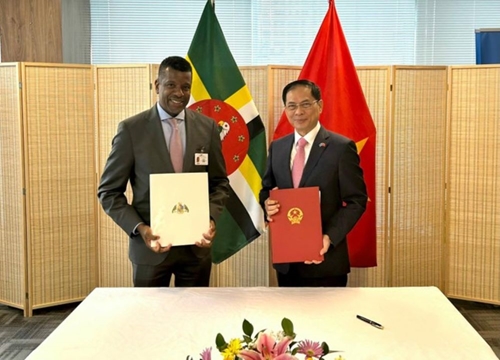 Việt Nam và Dominica ký Hiệp định miễn thị thực cho người mang hộ chiếu ngoại giao và hộ chiếu công vụ