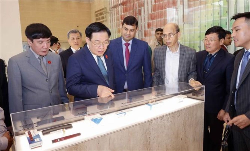 Chủ tịch Quốc hội Vương Đình Huệ thăm Tập đoàn Beximco tại Bangladesh