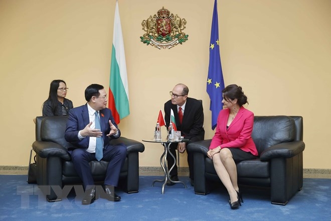 Chủ tịch Quốc hội Vương Đình Huệ bắt đầu thăm chính thức Bulgaria