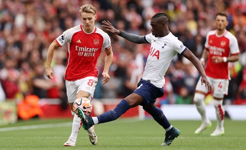 TRỰC TIẾP Arsenal đấu với Tottenham: Saka mở tỷ số

