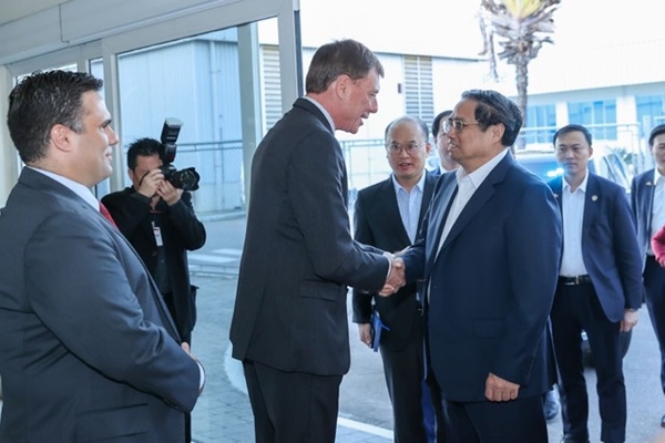 Thủ tướng chính phủ Phạm Minh Chính thăm Công ty hàng không vũ trụ Embraer của Brazil