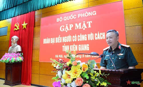 Bộ Quốc phòng tặng quà 65 đại biểu người có công tỉnh Kiên Giang